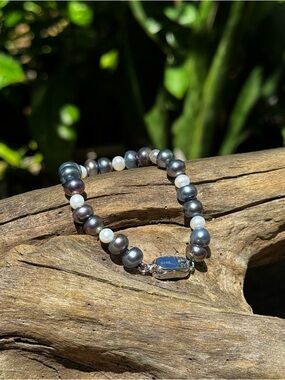 Freshwater Pearl Bracelet in Black and White with Sterling Silver Clasp